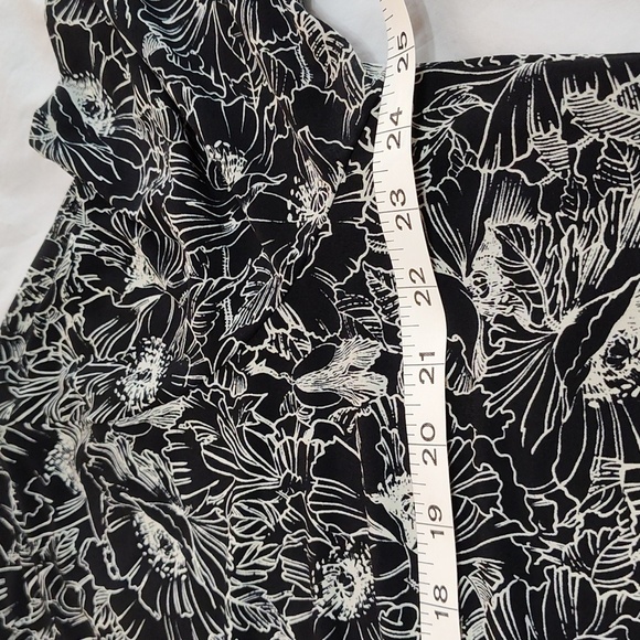 Lane Bryant Long Sleeve Nlack & White Floral V Neck Blouse Sz 18-20 Whimsygoth - Picture 7 of 11